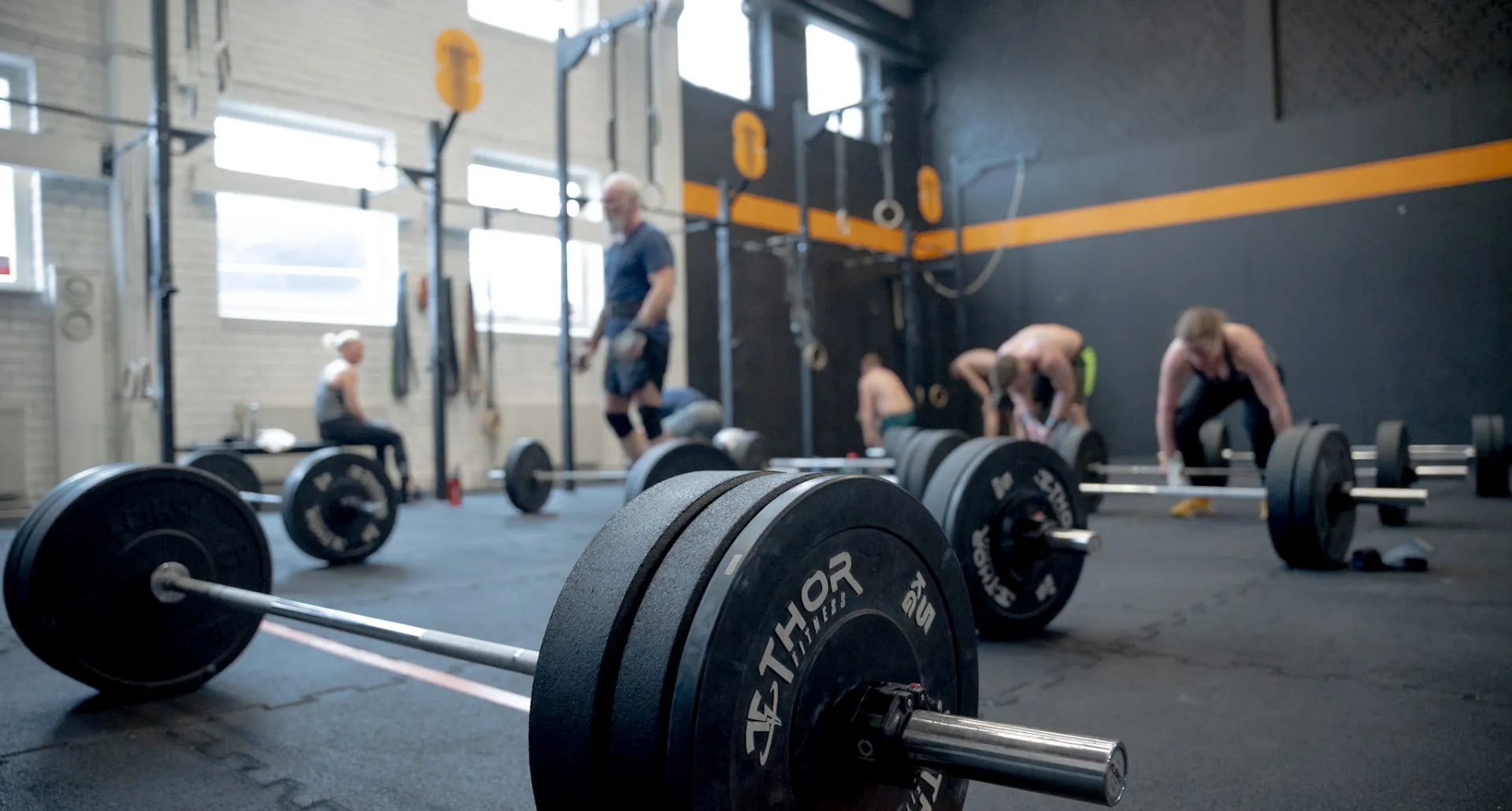 crossfit_birka_home_hero People working out in a gym